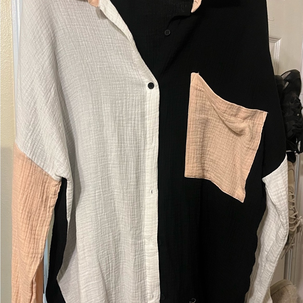 Colorblock Button-Up Shirt - Picture 2 of 2